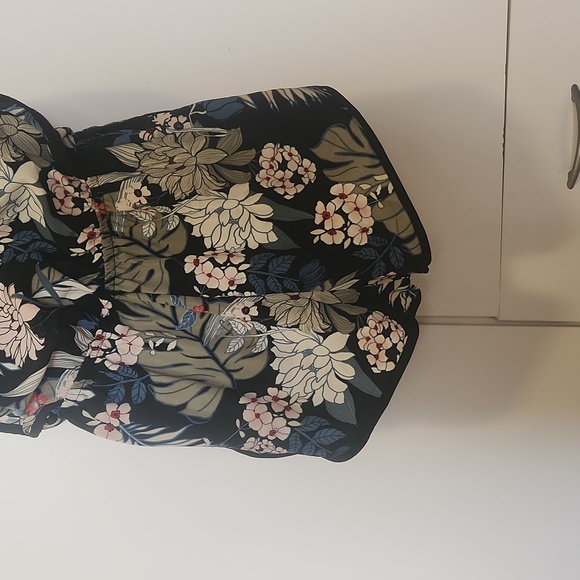 Spaghetti strapped romper shorts - Picture 4 of 4